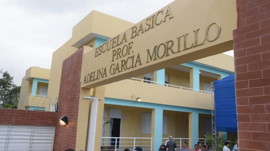 Presidente Medina entrega dos escuelas en Monseñor Nouel Presidente Medina entrega dos escuelas en Monseñor Nouel