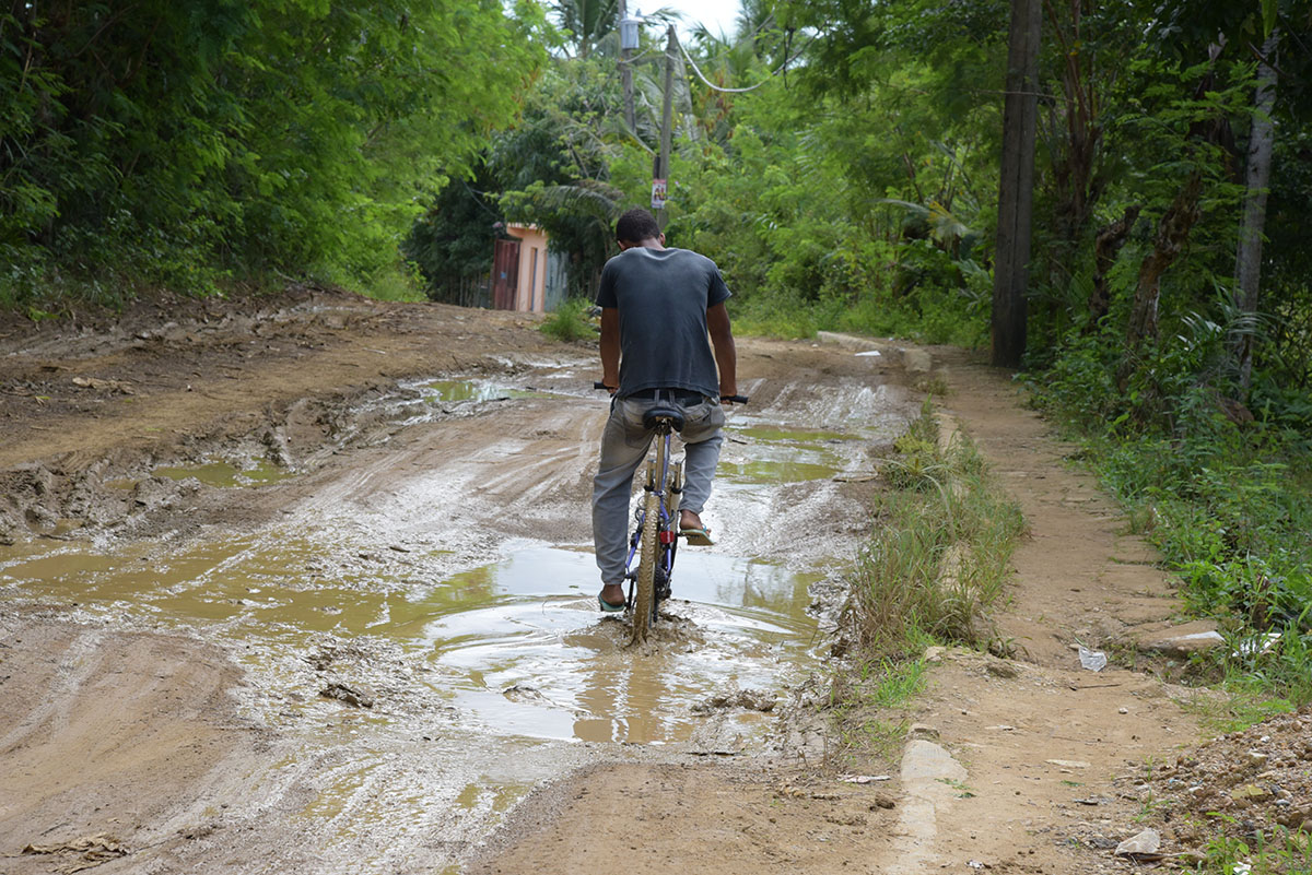 Los moradores exigen atiendan sus males.