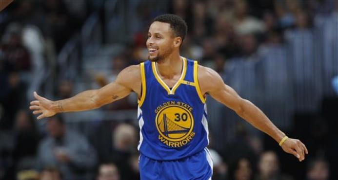 VIDEO: Stephen Curry y Warriors ganan con jugadores haciendo también de entrenadores