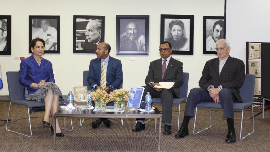 El escritor Víctor Escarramán pone a circular dos nuevas obras El escritor Víctor Escarramán pone a circular dos nuevas obras