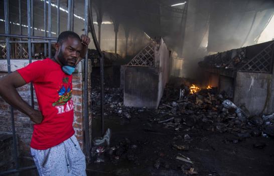 Un incendio devasta uno de los principales mercados de Haití