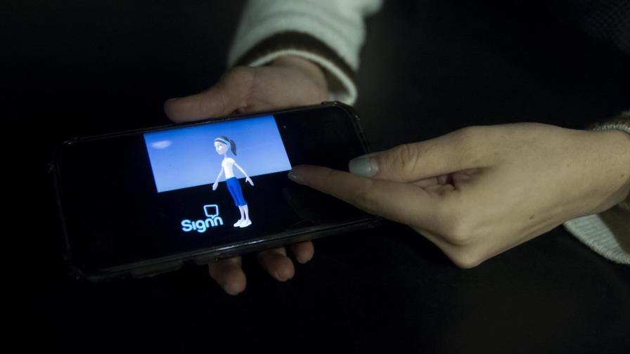 Jóvenes mexicanos crean programa para traducir texto y voz a lengua de señas 