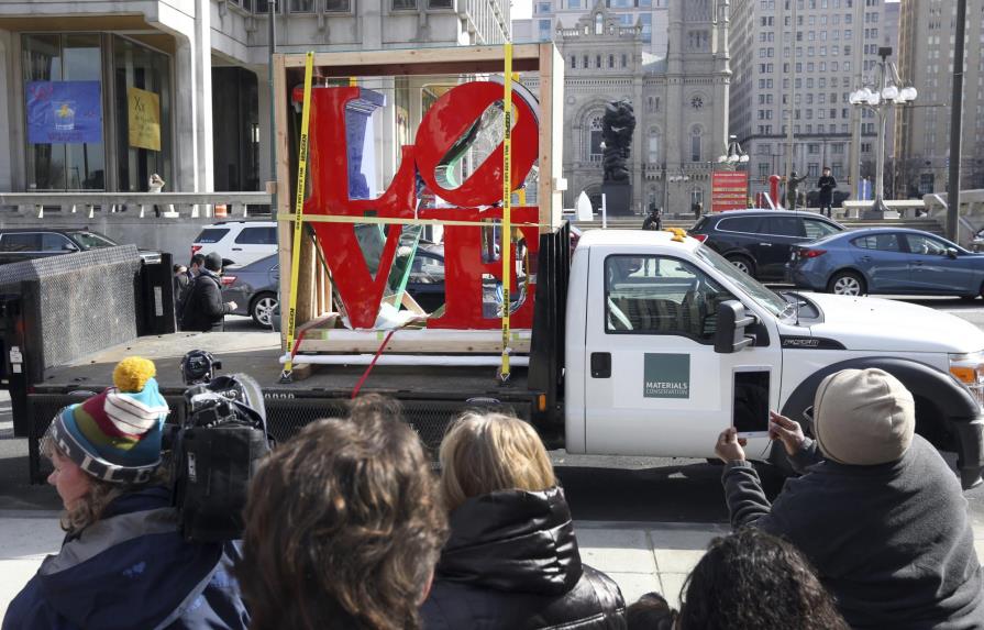 Escultura “LOVE” regresa a su casa en Filadelfia a tiempo para San Valentín