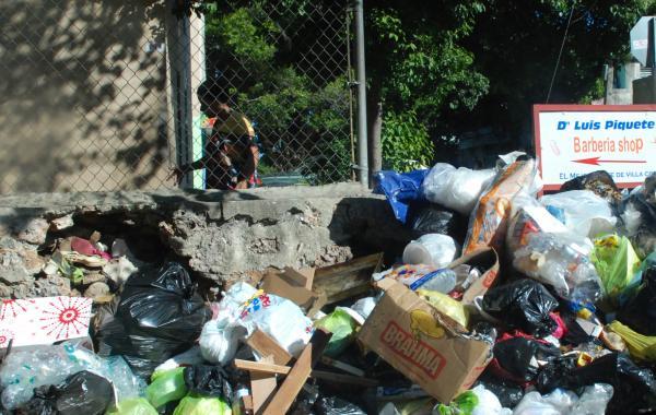 Alcaldía dispone aumento del 50% a los recogedores basura en Hato Mayor