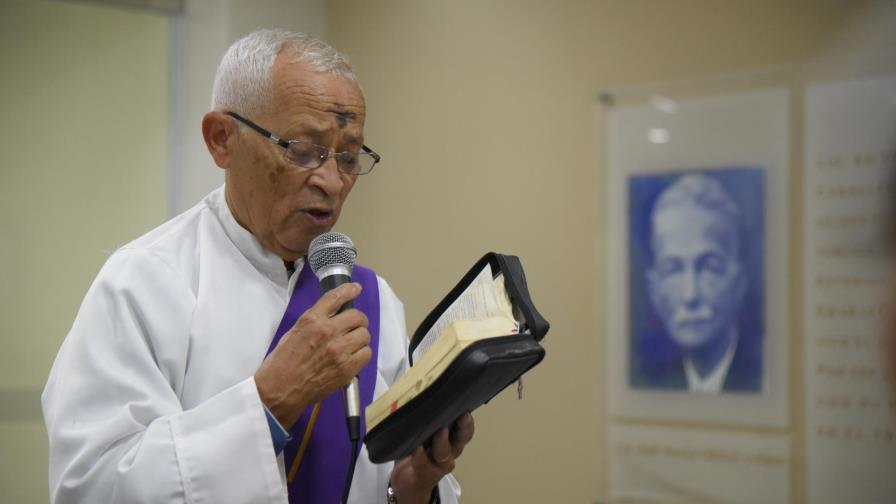 Sacerdote llama a cambiar hábitos desviados del camino del bien 