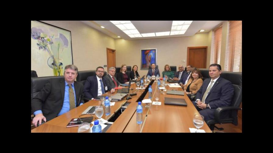 FMI dice persisten riesgos en las perspectivas económicas del país