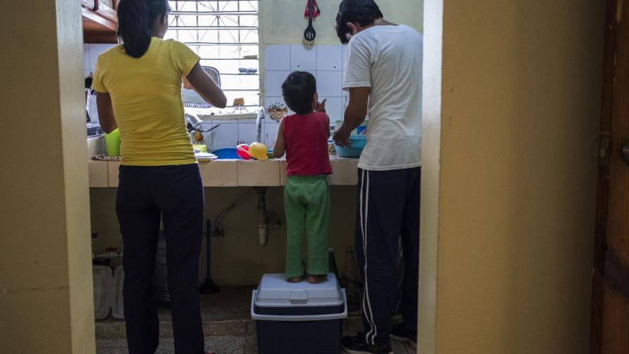 De las aulas en Venezuela a vender yogur en un barrio dominicano