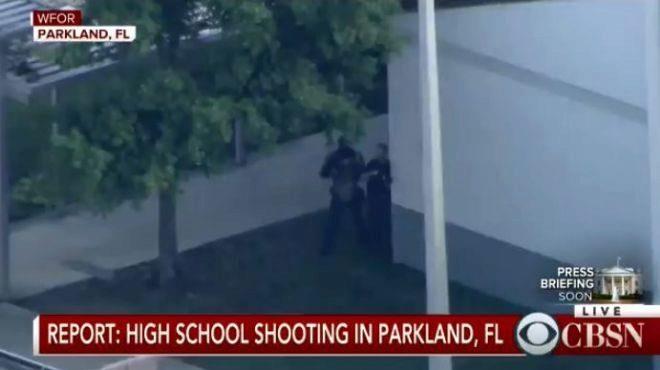 Un muerto y una veintena de heridos en un tiroteo en colegio de Florida