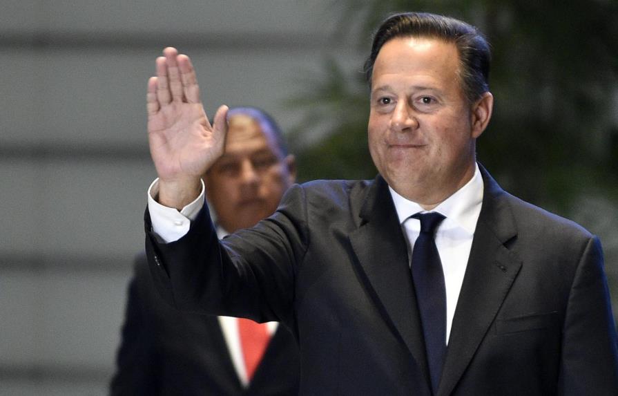 El presidente de Panamá sale del país en viaje privado y destino desconocido