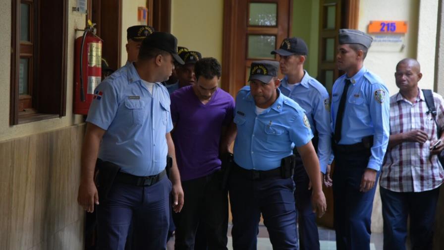 Trasladan a centro correccional de San Pedro a confeso asesino de mujer y sus tres niños