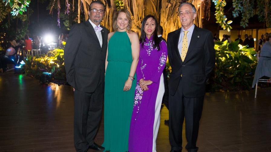 El Embajador celebró sus 62 años 
con novedades 