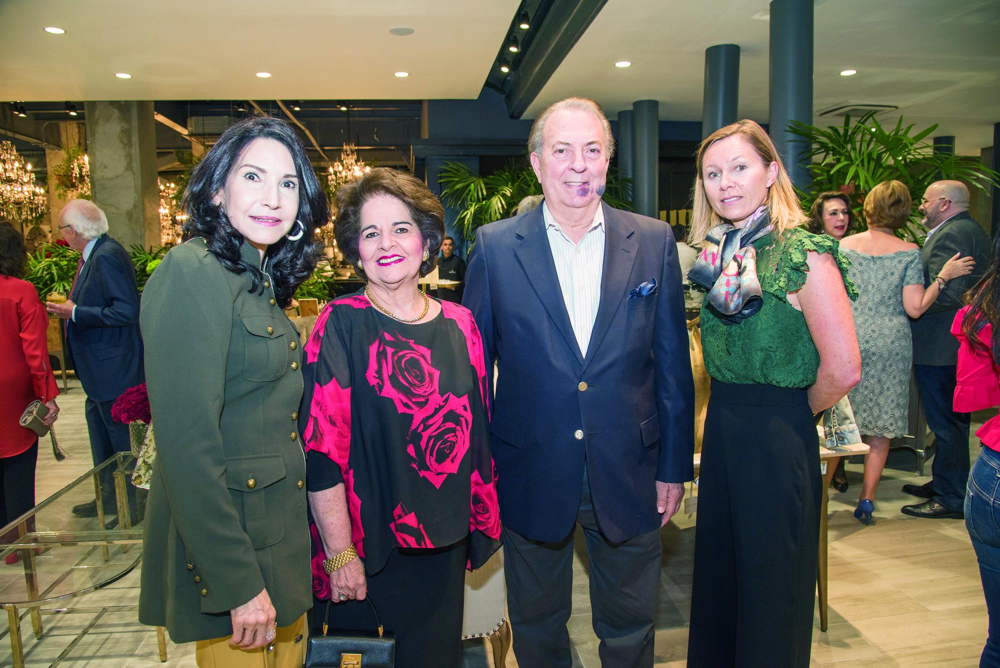 Nilda Núñez, Gloria Selman, Eduardo Selman y Nathalie Pain.