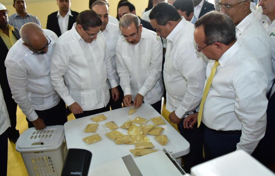 El presidente Medina entrega planta de procesamiento de alimentos en El Factor