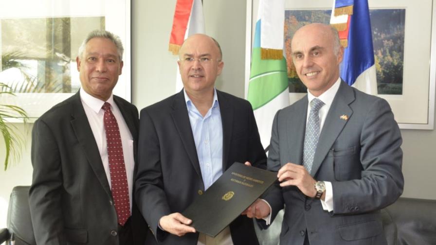 Medio Ambiente y Cooperación española firman acuerdo a favor recursos naturales 