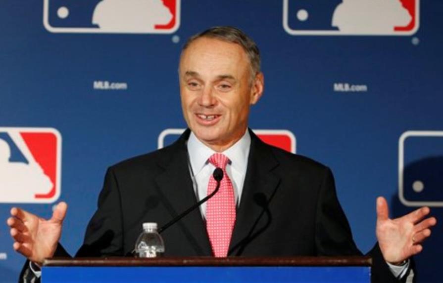 Comisionado de béisbol promete cambios en ritmo de juego 