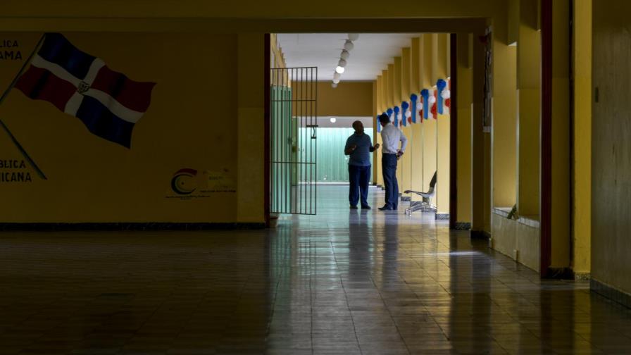 Paro de profesores pone en peligro el año escolar Paro de profesores pone en peligro el año escolar
