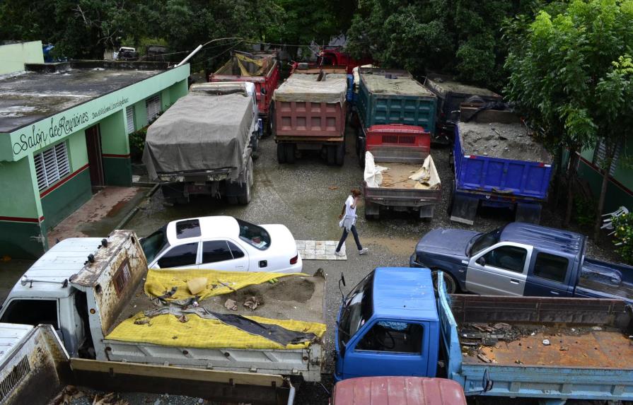 Detienen camiones por transportar arena extraen de forma ilegal