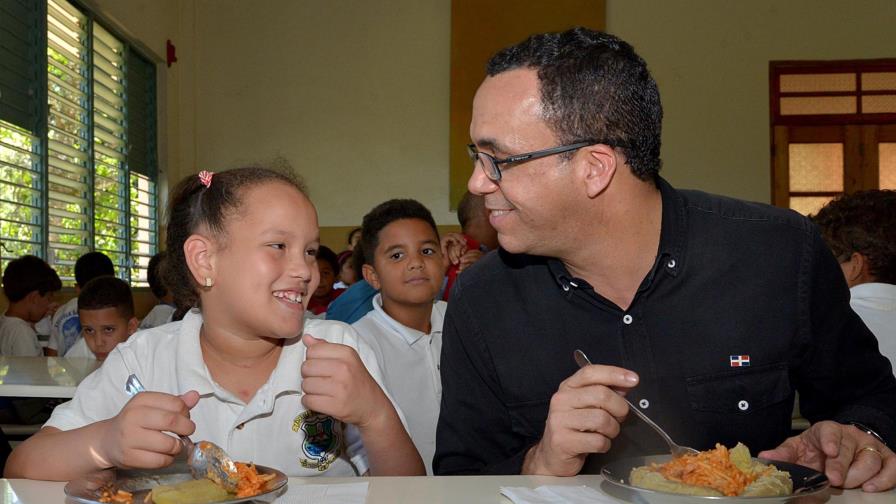 El Ministro de Educación ratifica su compromiso con la enseñanza