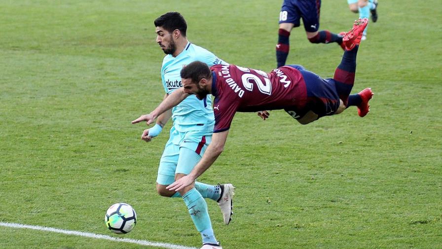 Luis Suárez y Jordi Alba firman el triunfo 0-2 del Barça en Eibar 