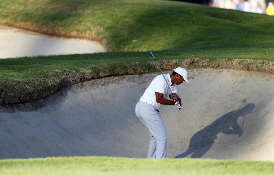 Tiger Woods no supera corte en Riviera, ya piensa en Florida