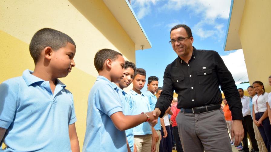 Navarro ratifica compromiso por una educación de calidad en el Día del Estudiante 