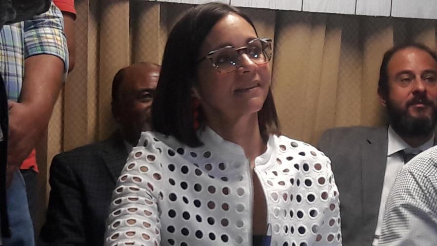 Periodista Claudine Nova denuncia invasión de sus tierras en Hato Mayor Periodista Claudine Nova denuncia invasión de sus tierras en Hato Mayor