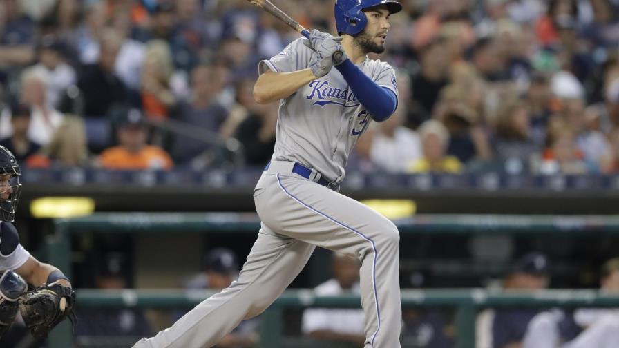Eric Hosmer y Padres logran millonario pacto por 8 años