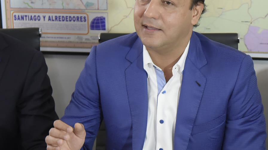 Alcaldía de Santiago cancela a dos ejecutivos por irregularidades