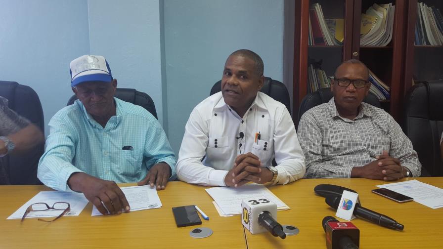 Trabajadores portuarios amenazan con paralizar labores por bono navideño 