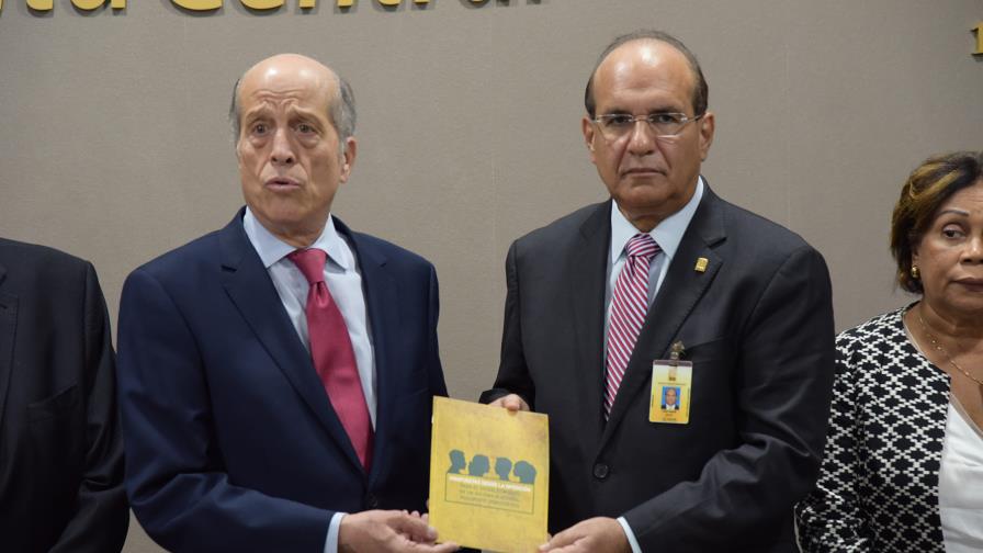 La formación y el mínimo de votos para mantener a partidos fueron reducidos