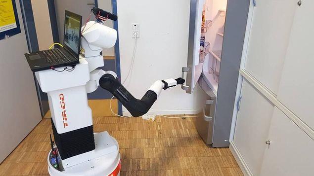 Ensayan robots semihumanoides que ayudan a las personas mayores en sus casas 