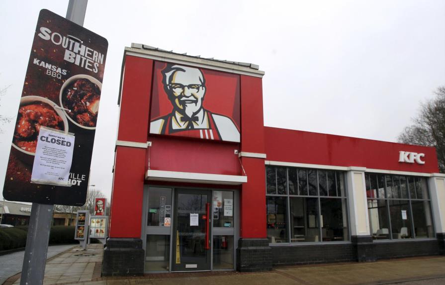 KFC cierra restaurantes en Gran Bretaña por falta de pollo