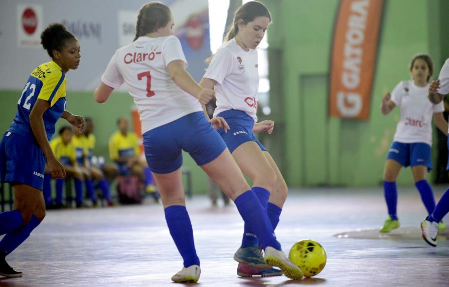 Doce equipos pasan a segunda ronda de la Copa Intercolegial Claro de Futsal Femenino 2018