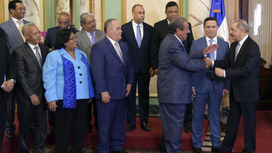 Juramentación de funcionarios en el Palacio se tornó gris por escándalos