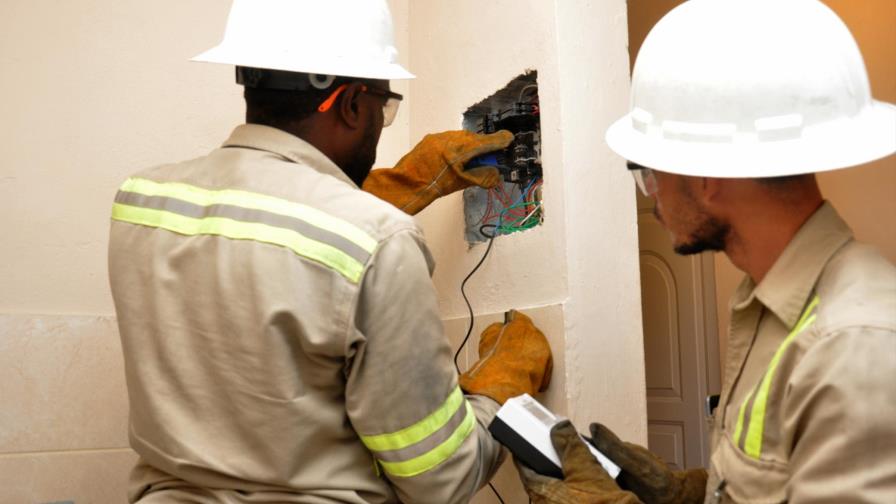 Edeeste instala servicio prepago a moradores de La Nueva Barquita Edeeste instala servicio prepago a moradores de La Nueva Barquita