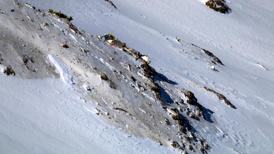 Hallan los restos del avión iraní desaparecido el domingo