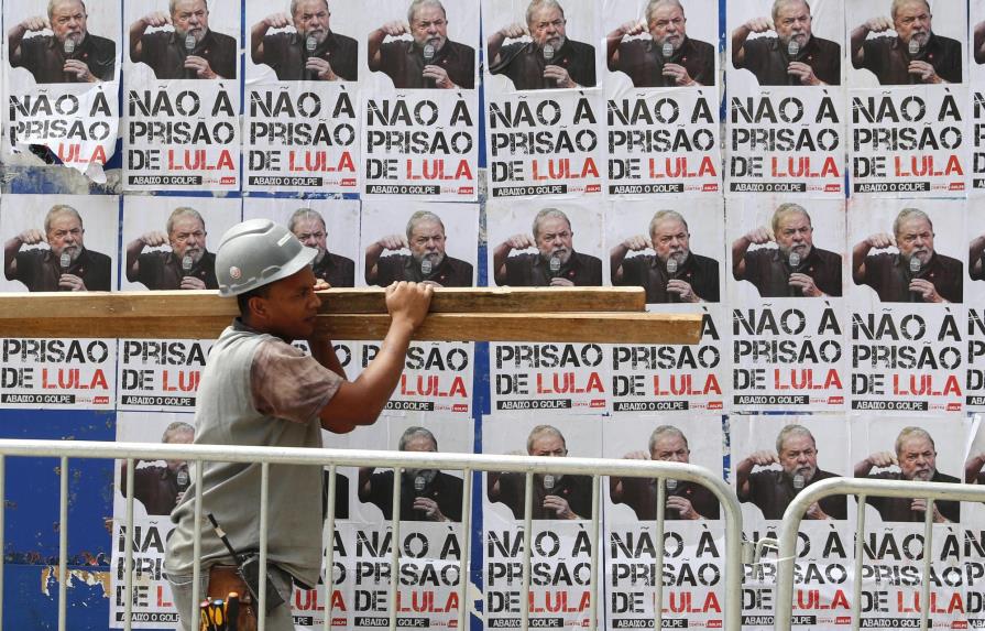 Defensa de Lula recurre condena de prisión por corrupción