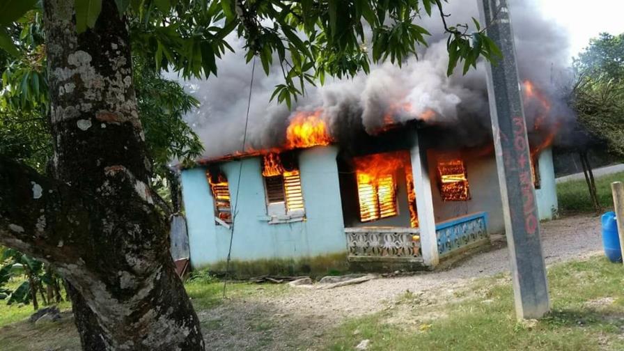 Hermanas gemelas de tres meses de nacimiento mueren en fuego de vivienda Hermanas gemelas de tres meses de nacimiento mueren en fuego de vivienda