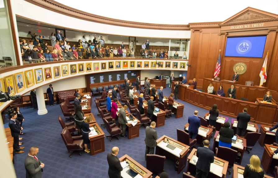 Cámara baja de Florida rechaza debatir proyecto contra armas de asalto
