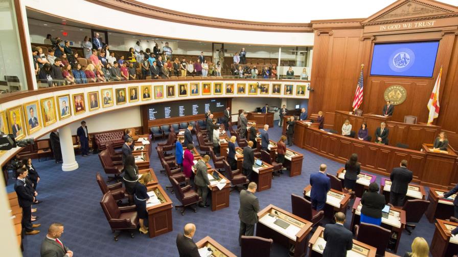 Cámara baja de Florida rechaza debatir proyecto contra armas de asalto