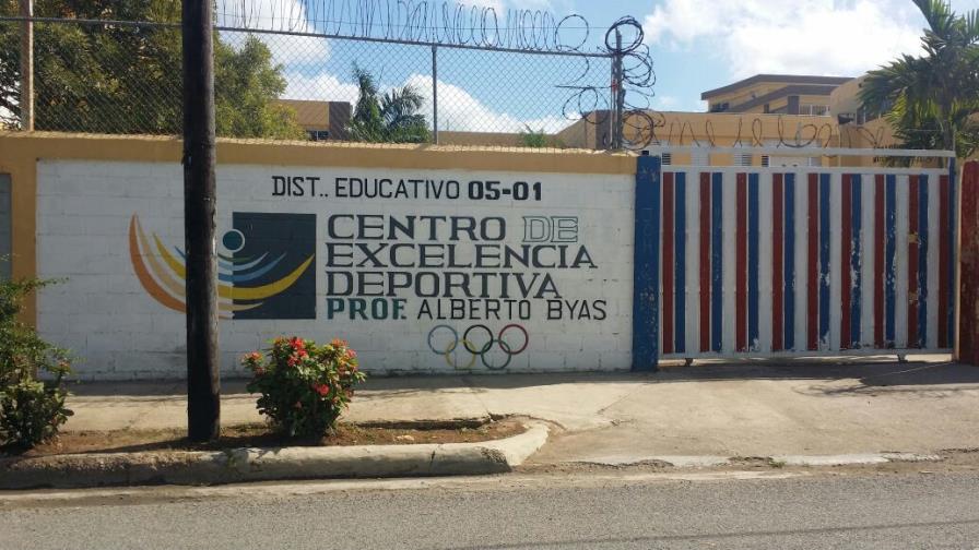 Apresan adolescente hirió a otra en centro escolar con navaja de afeitar Apresan adolescente hirió a otra en centro escolar con navaja de afeitar