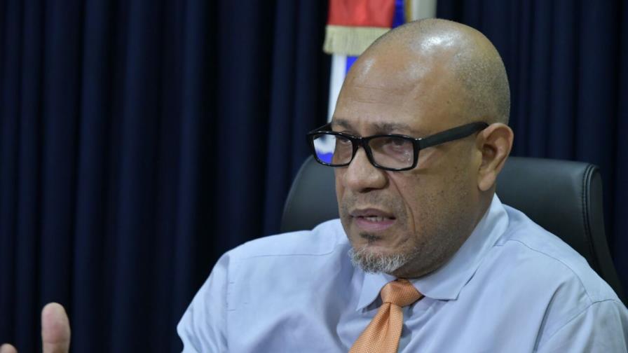 Alcalde de Villa Altagracia teme por su vida a un mes de que desconocidos quemaran su vehículo