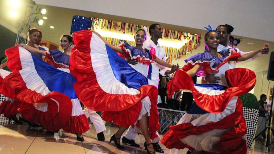 Espectáculo “Tambores de mi tierra” para conmemorar el mes de la patria en Galería 360 Espectáculo “Tambores de mi tierra” para conmemorar el mes de la patria en Galería 360