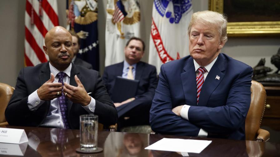 Trump no está solo: el 42% de los estadounidenses cree que maestros armados pueden evitar masacres en escuelas