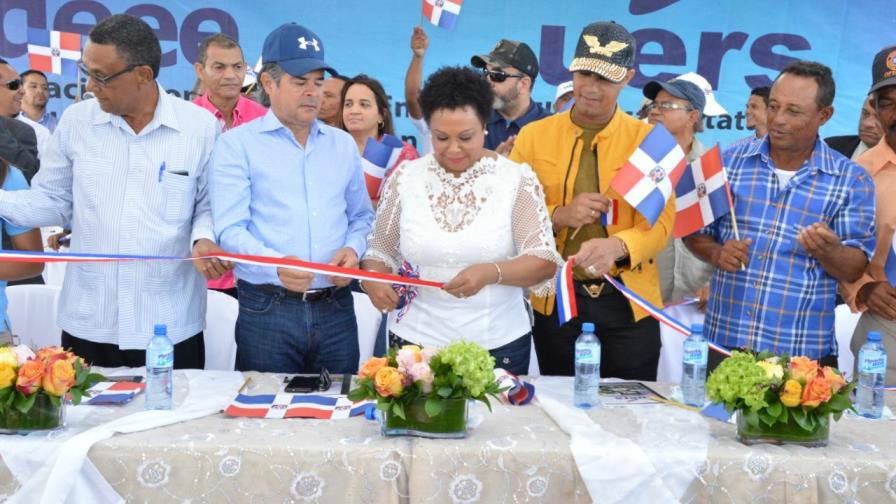 La Unidad de Electrificación Rural lleva la electricidad a Loma Atravesada La Unidad de Electrificación Rural lleva la electricidad a Loma Atravesada