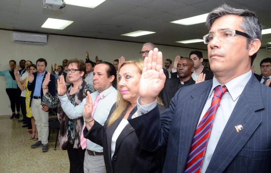 Ministerio de Interior juramenta a 55 extranjeros como dominicanos