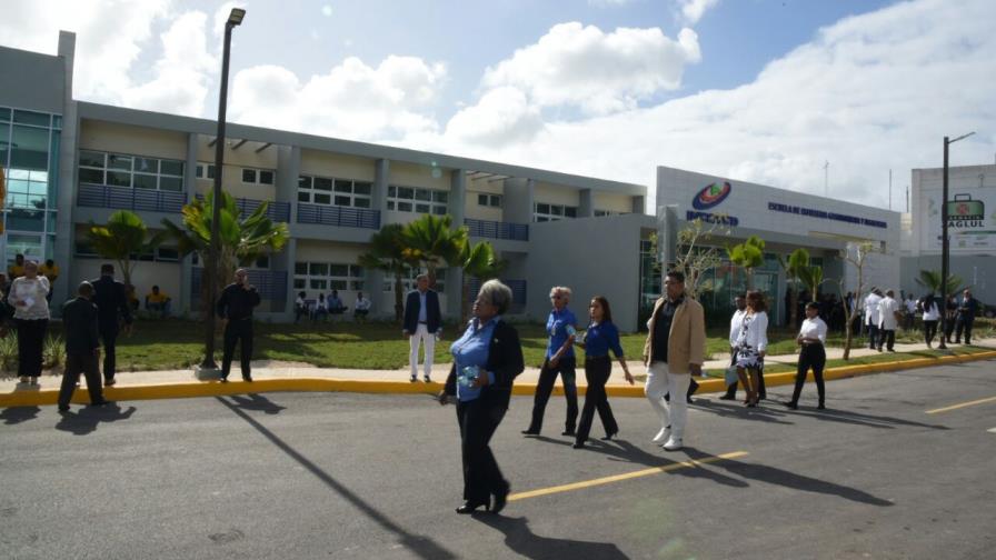 Presidente inaugura escuela de hostelería en Higüey