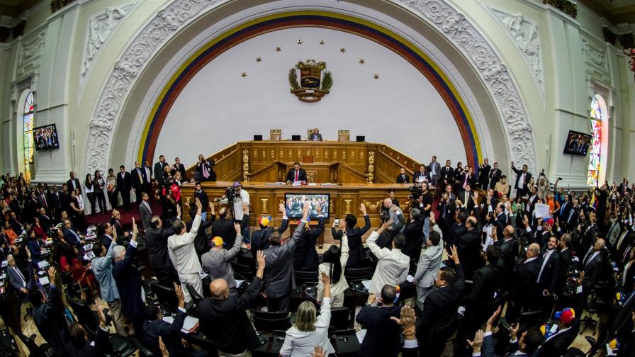 Opositores venezolanos rechazan adelanto Legislativas ante silencio oficial
