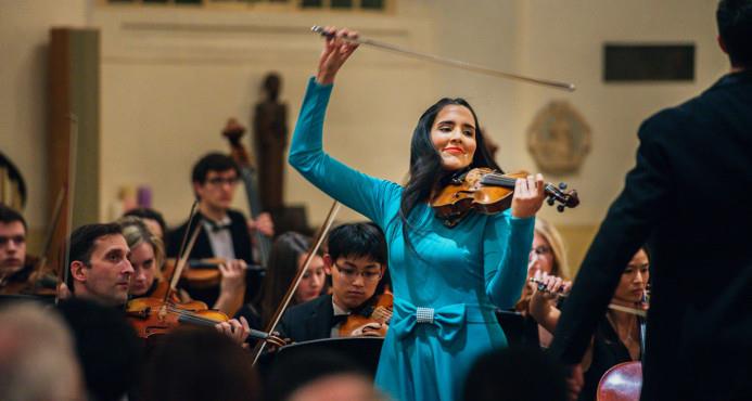 La violinista dominicana Aisha Syed abrirá gira mundial en  Carnegie Hall 