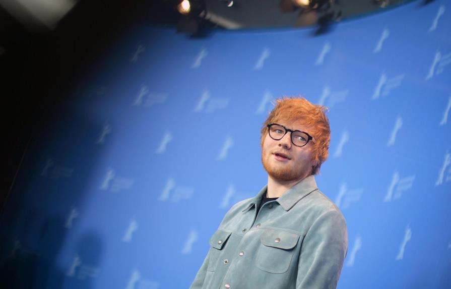 Ed Sheeran hace un desnudo artístico en la Berlinale con “Songwriter” 